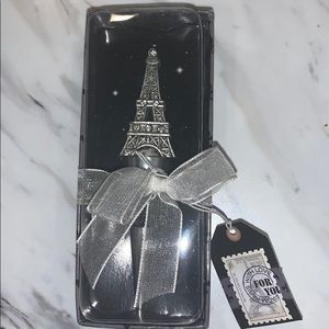 16 Wine stoppers - all the same and brand new!